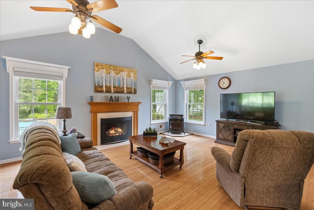4 Chambers Farm Rd