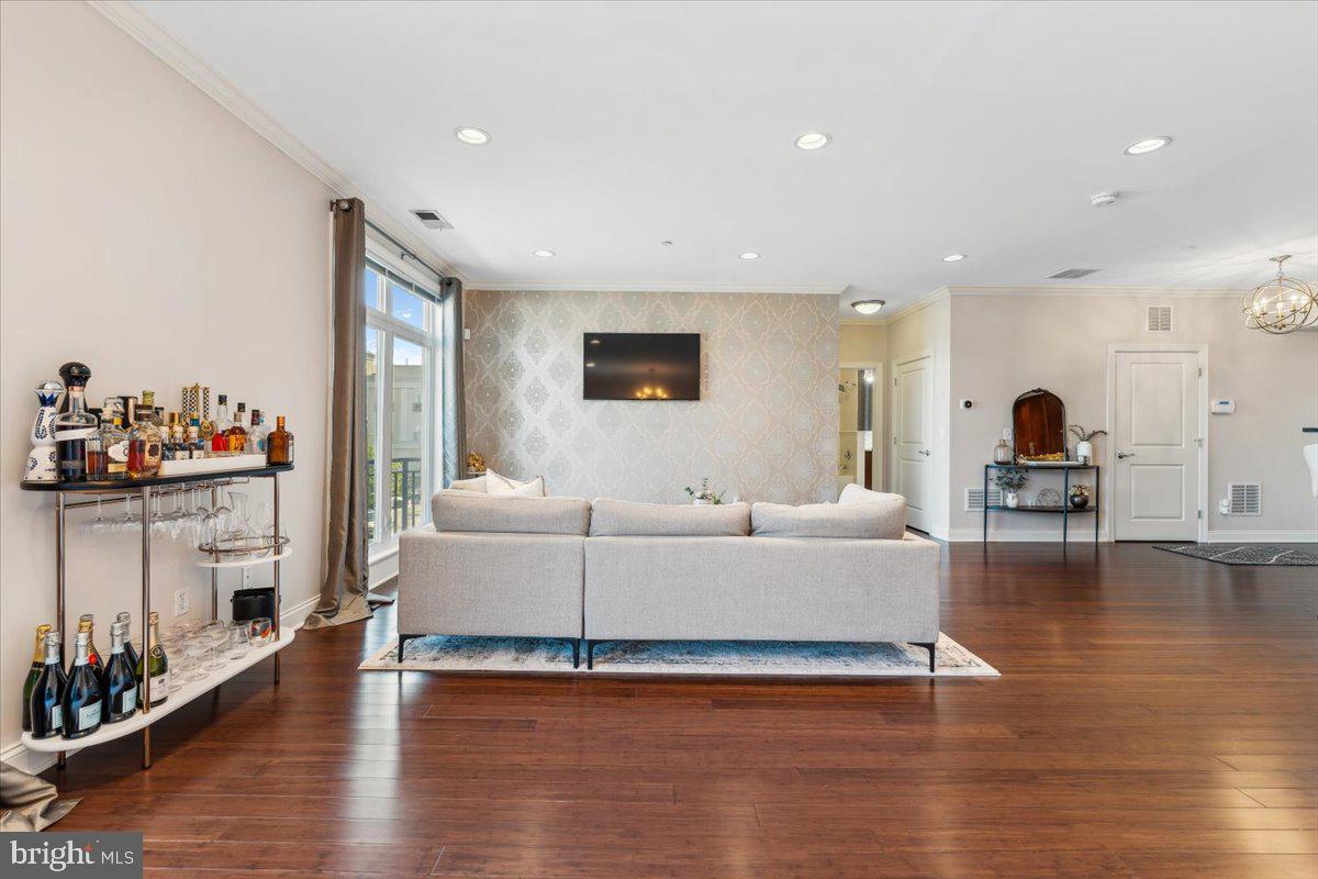 2 North Commerce Sq #204