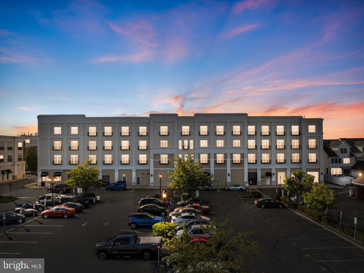 2 North Commerce Sq #204