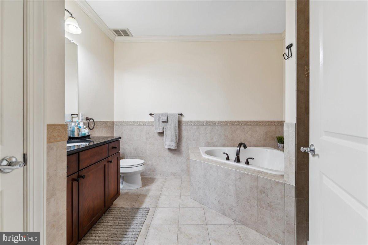 2 North Commerce Sq #204