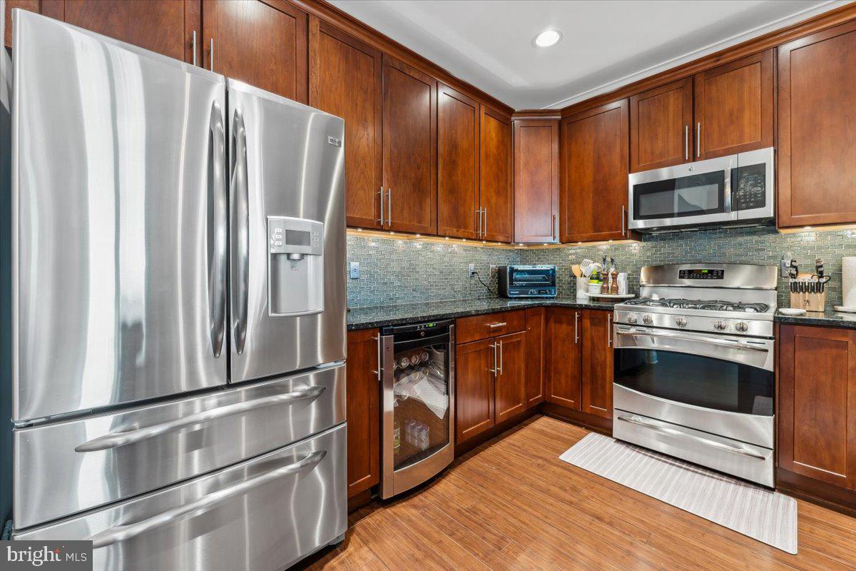 2 North Commerce Sq #204