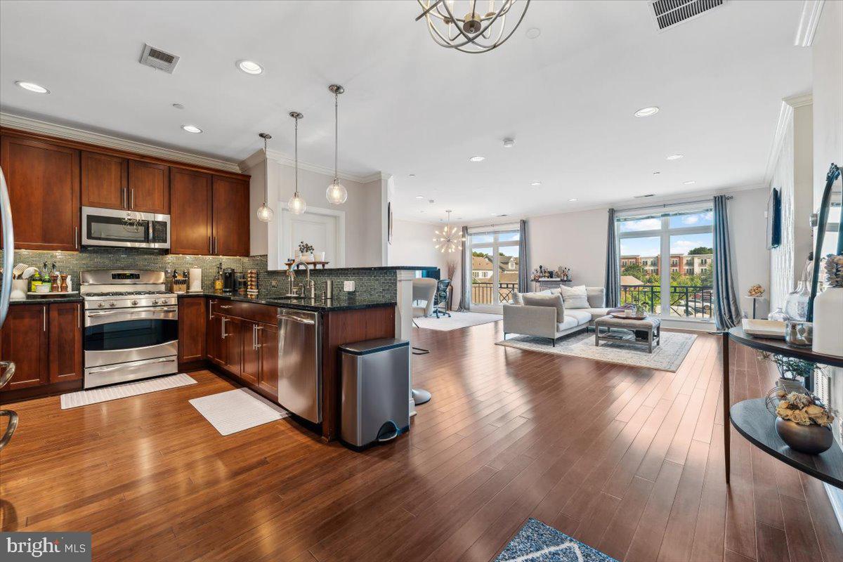 2 North Commerce Sq #204