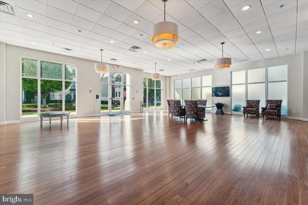 2 North Commerce Sq #204