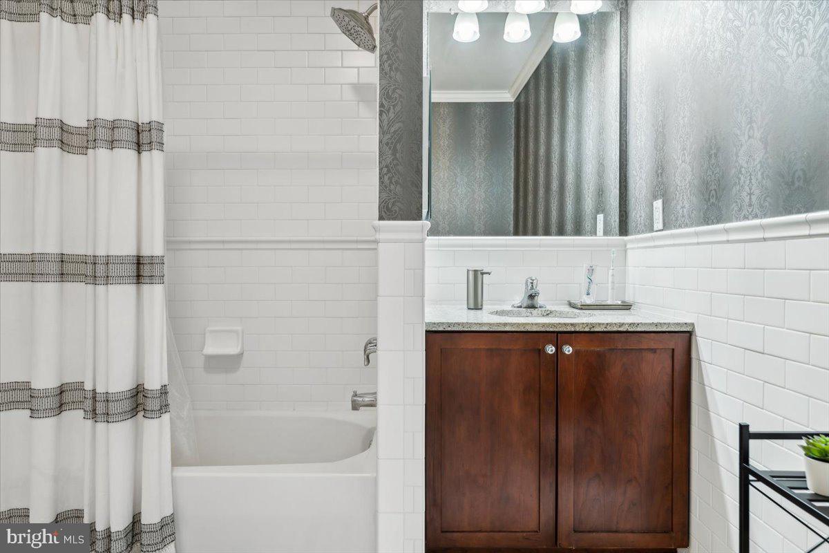 2 North Commerce Sq #204