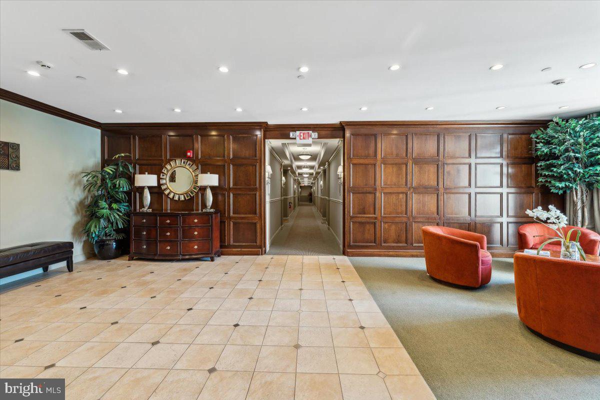 2 North Commerce Sq #204