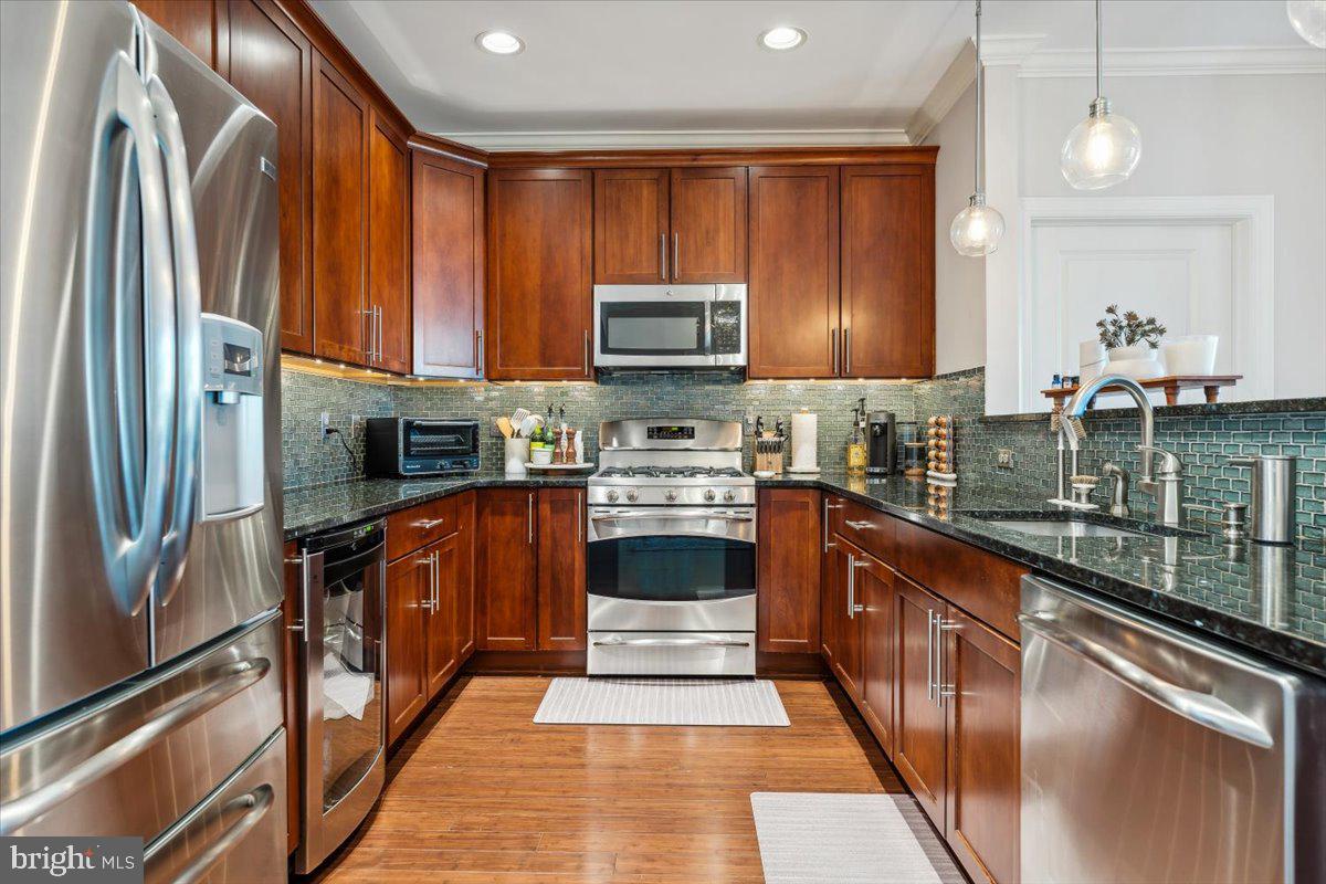 2 North Commerce Sq #204