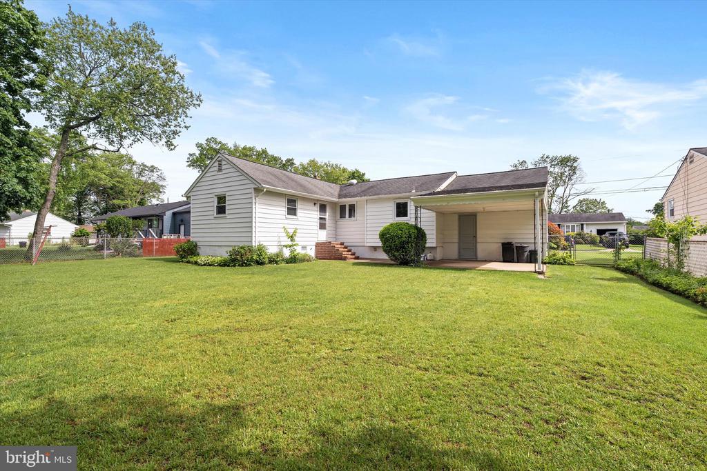 10 WHITMAN ROAD
