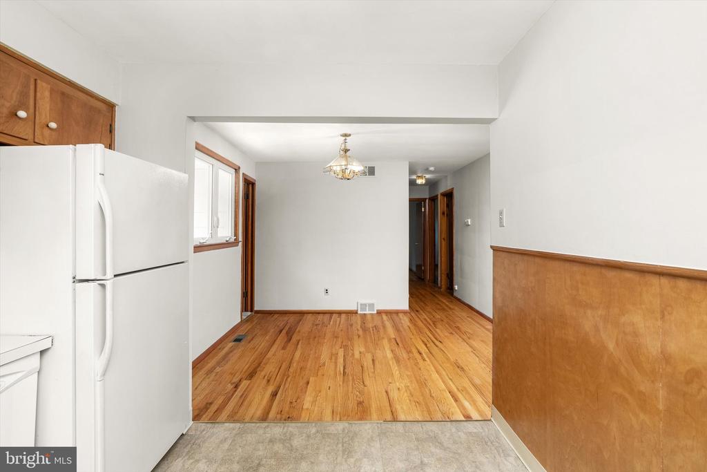 10 WHITMAN ROAD