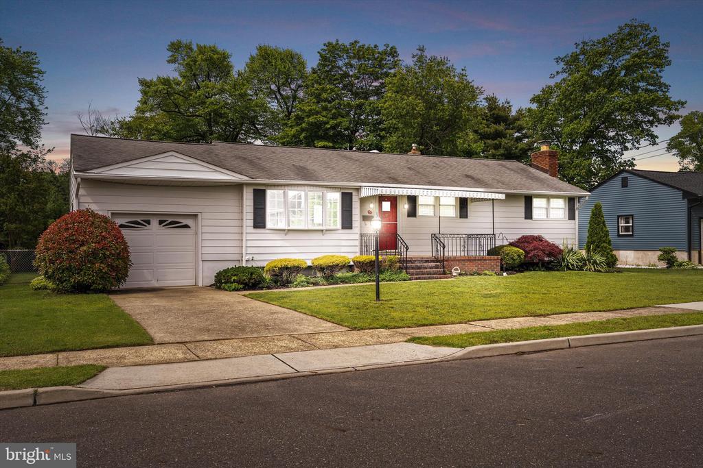 10 WHITMAN ROAD