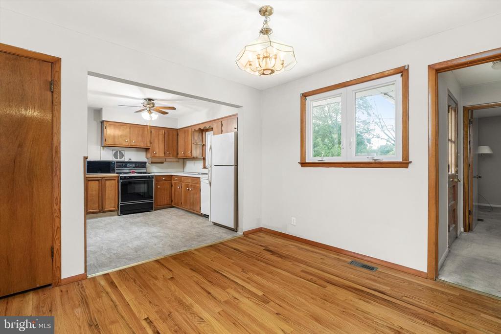 10 WHITMAN ROAD