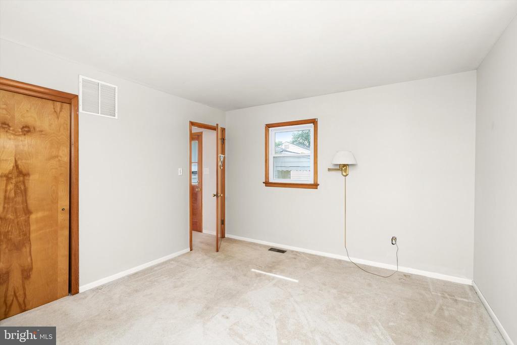 10 WHITMAN ROAD