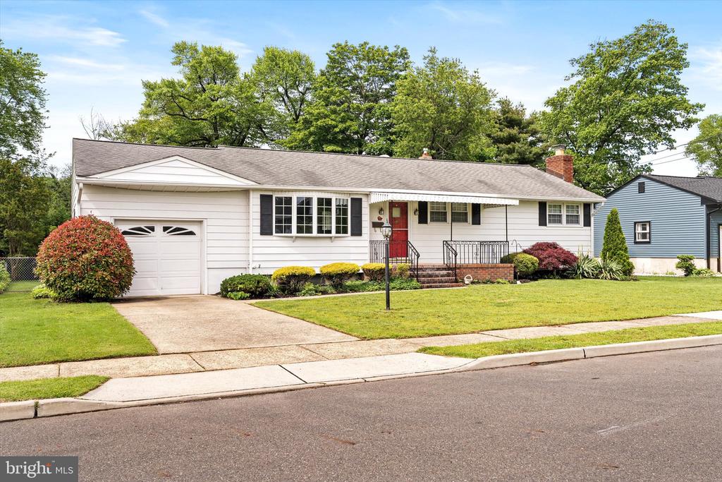 10 WHITMAN ROAD