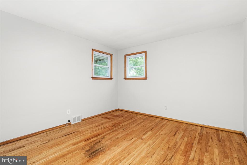 10 WHITMAN ROAD