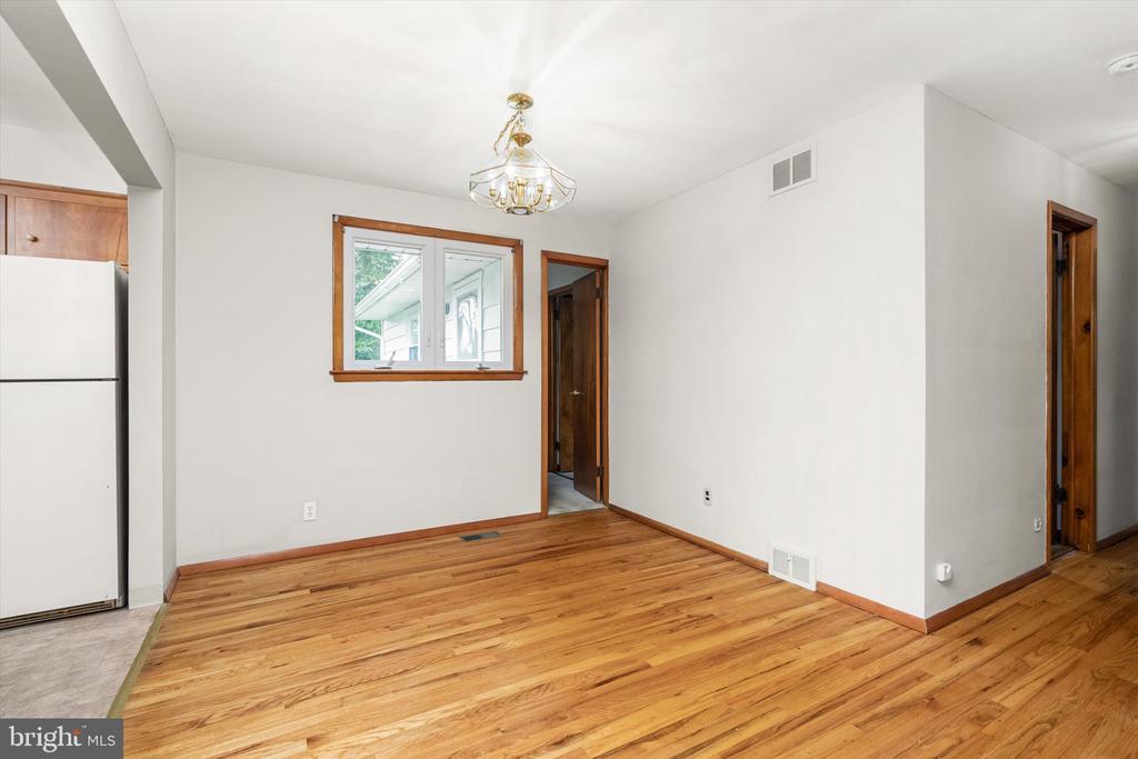10 WHITMAN ROAD