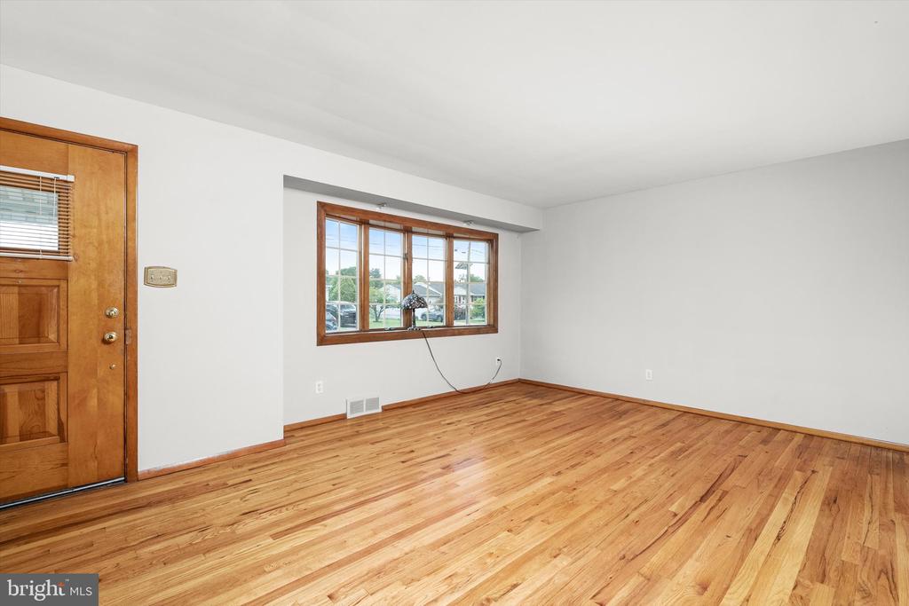 10 WHITMAN ROAD