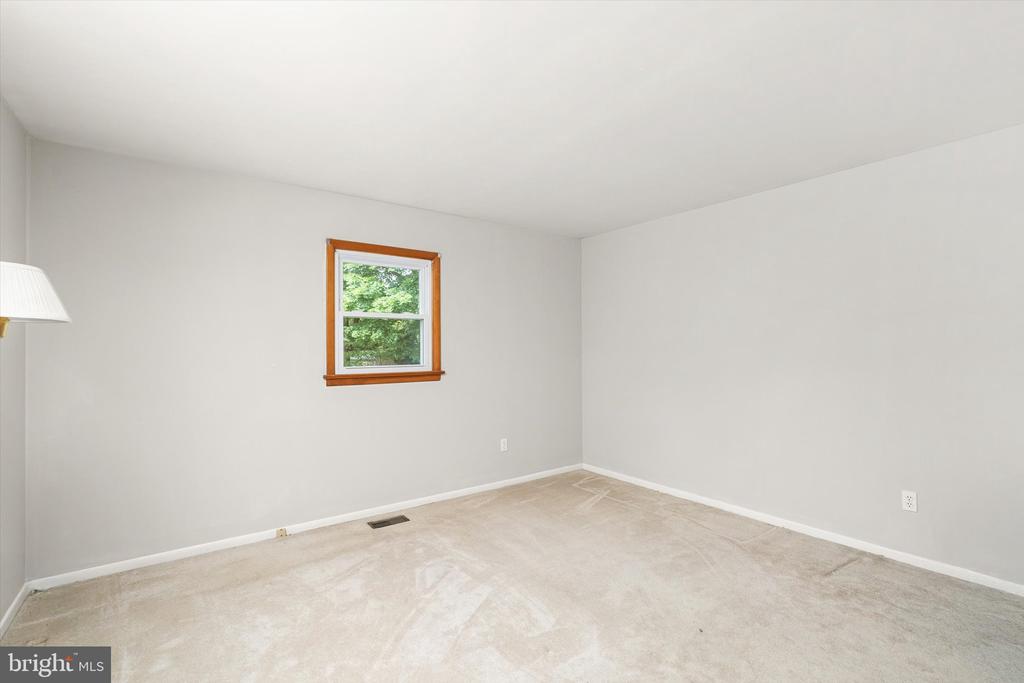 10 WHITMAN ROAD