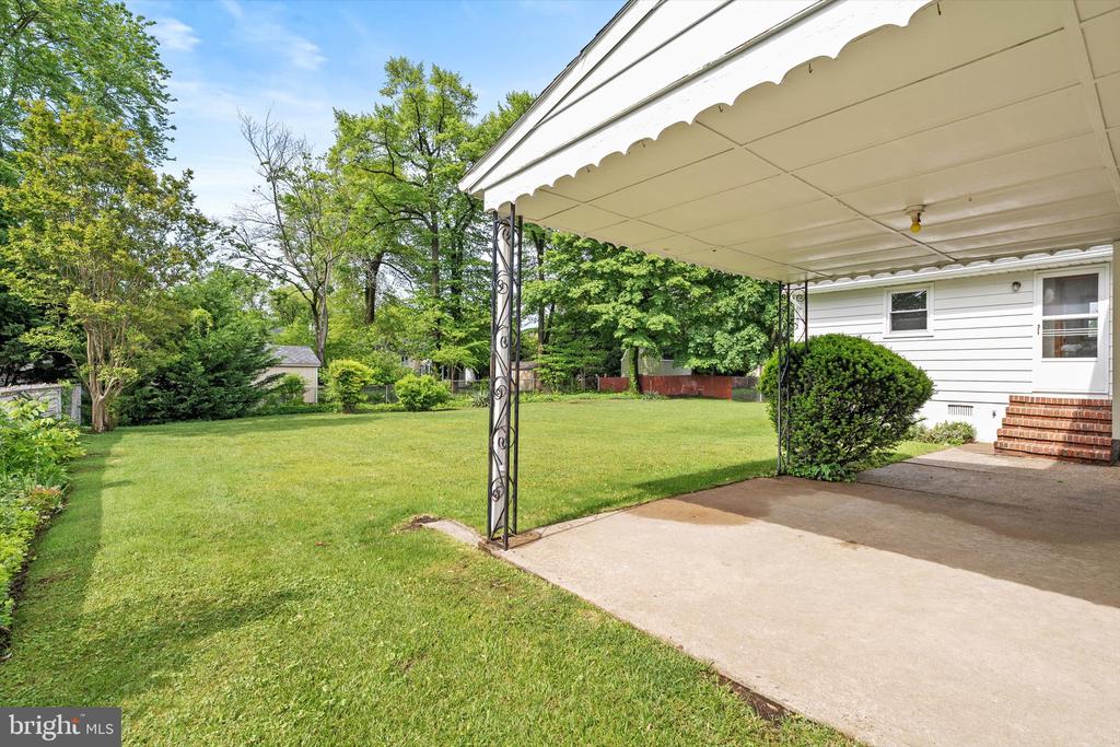 10 WHITMAN ROAD