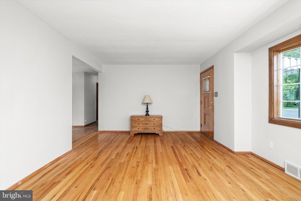 10 WHITMAN ROAD