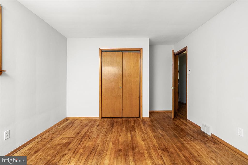 10 WHITMAN ROAD