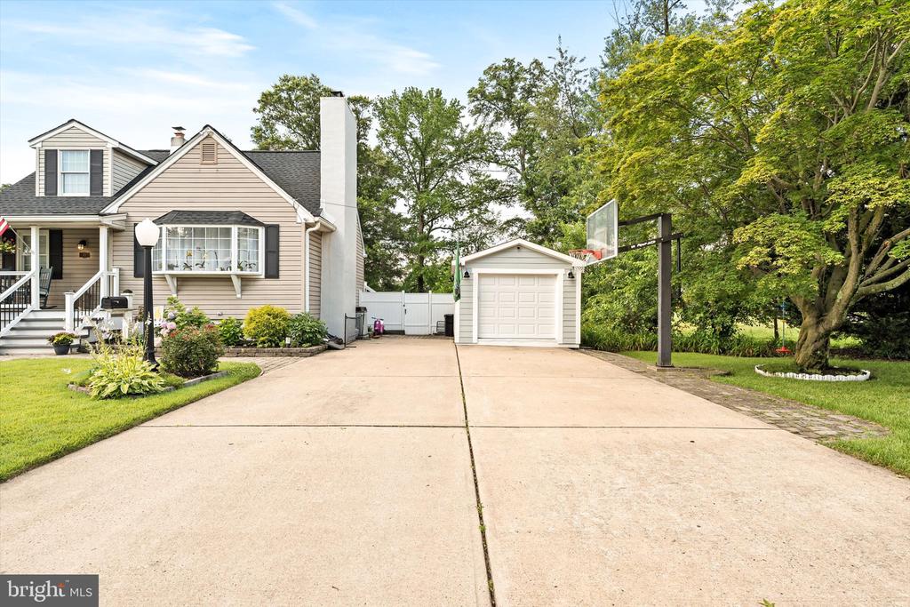 11 KENDALL ROAD