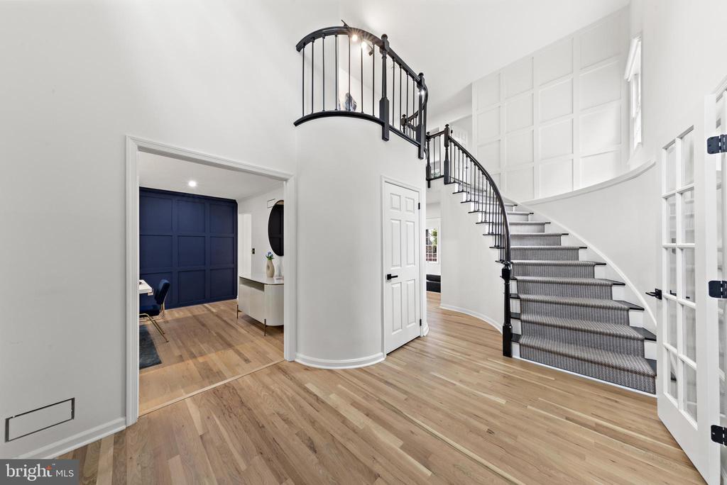 32 BALDWIN STREET