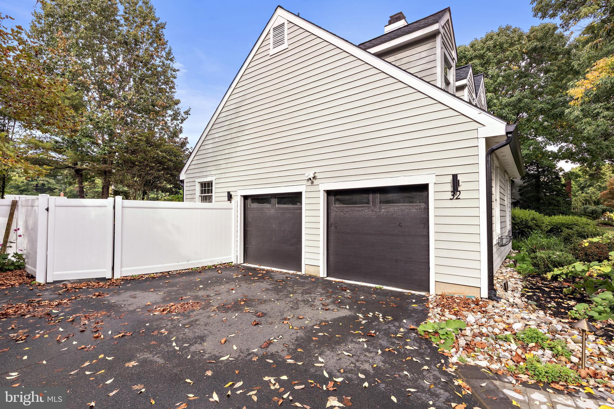 32 BALDWIN STREET