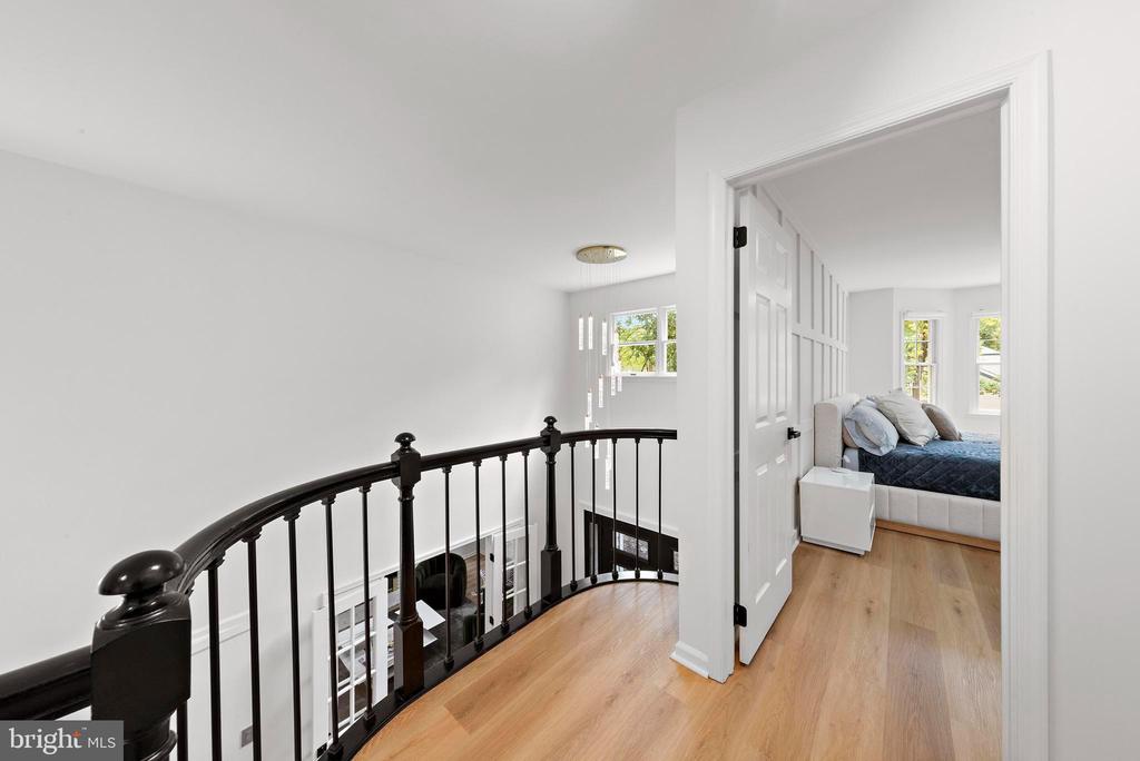 32 BALDWIN STREET