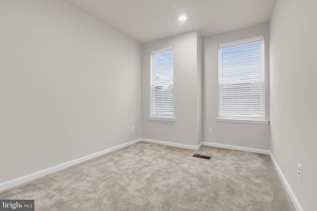 806 SHAY COURT