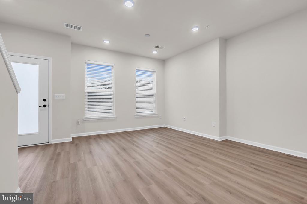 806 SHAY COURT
