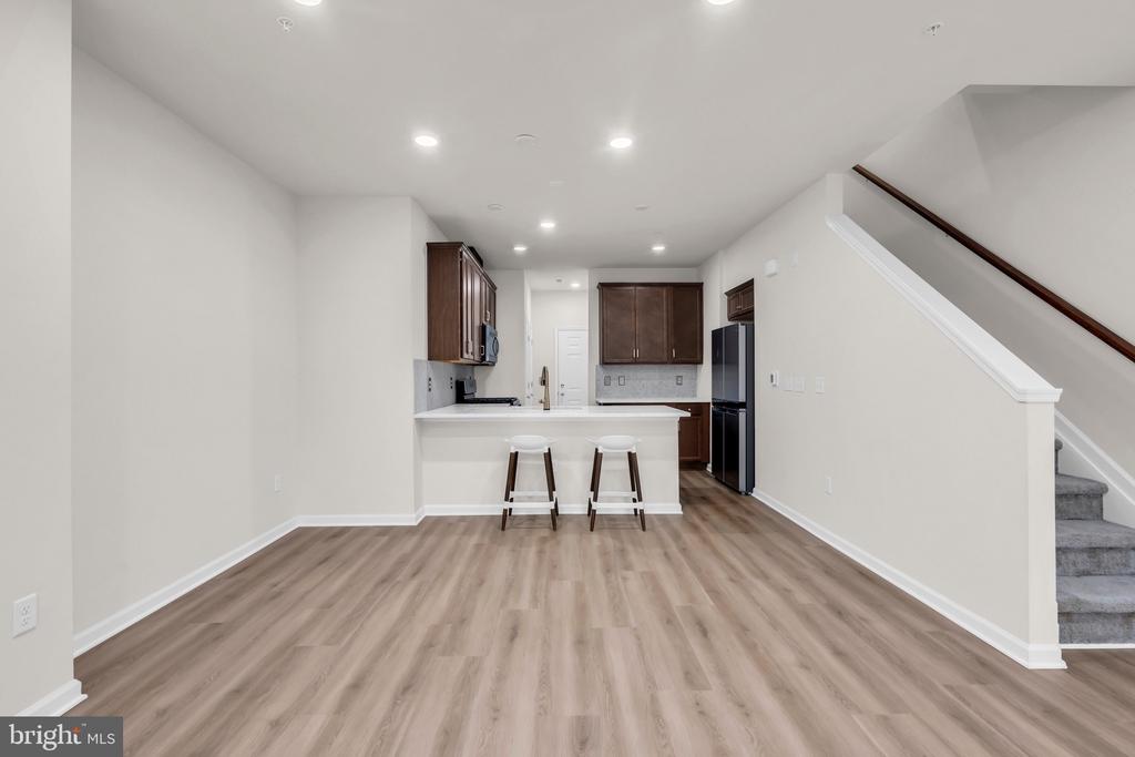 806 SHAY COURT