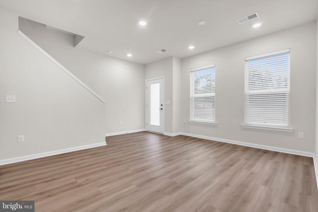 806 SHAY COURT