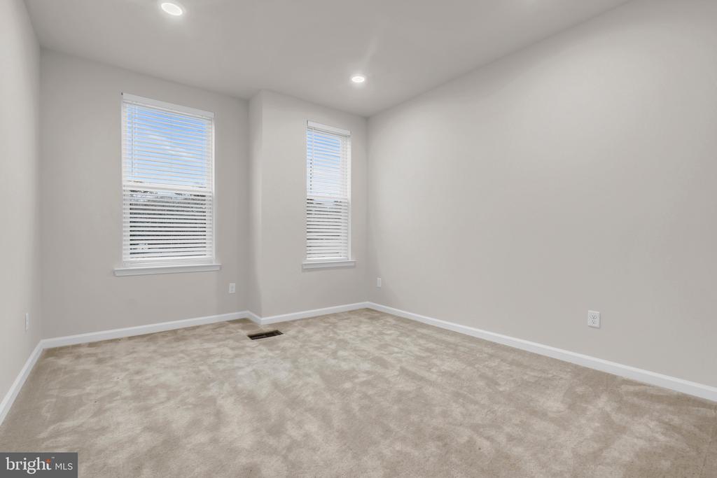 806 SHAY COURT