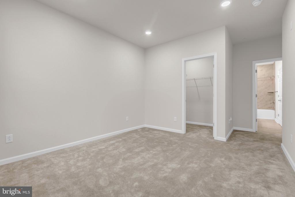 806 SHAY COURT