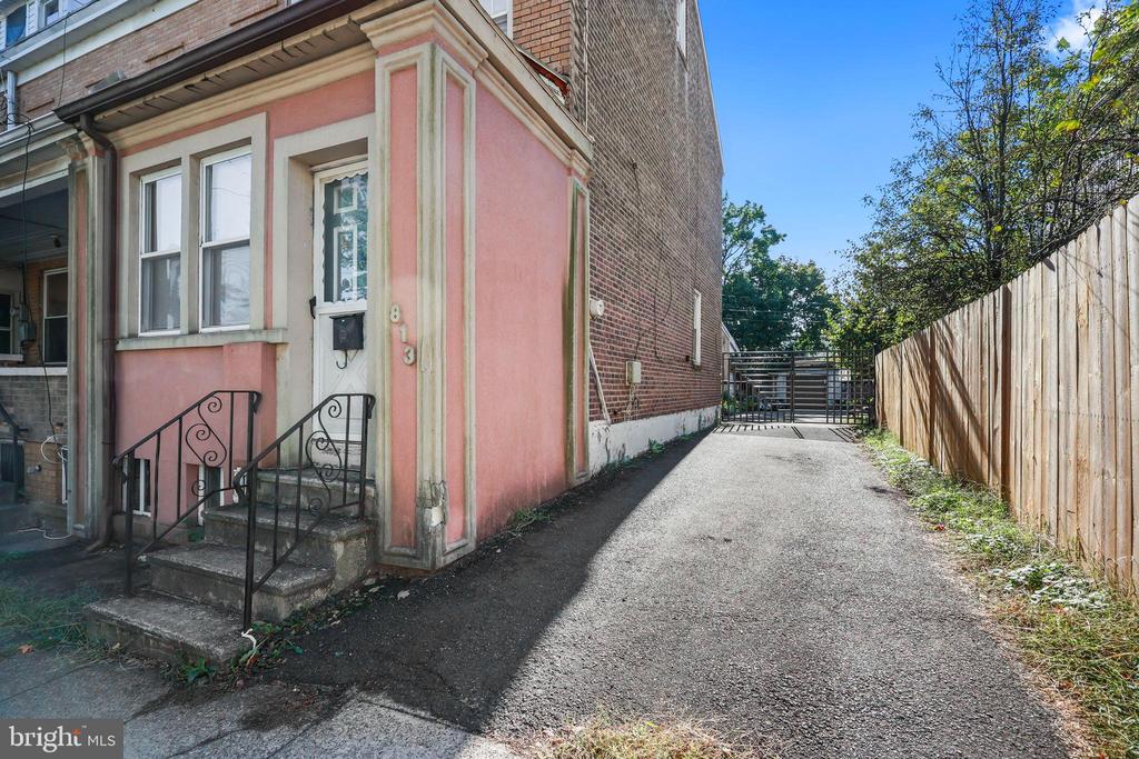 813 SPRUCE STREET
