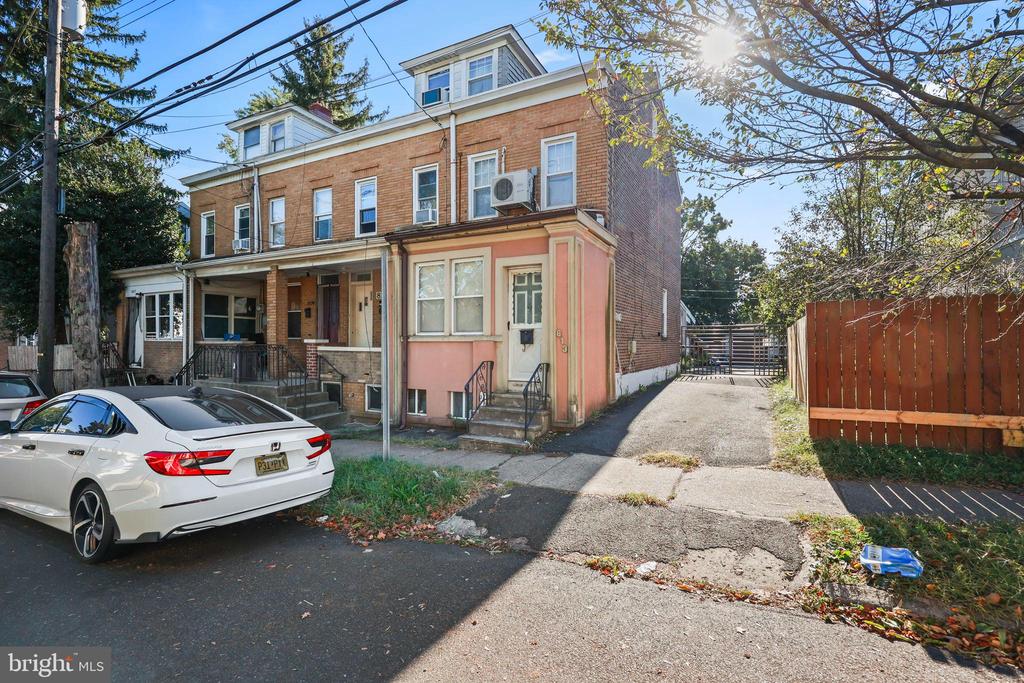 813 SPRUCE STREET