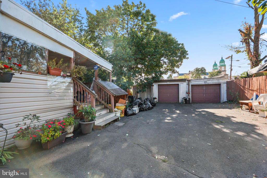 813 SPRUCE STREET