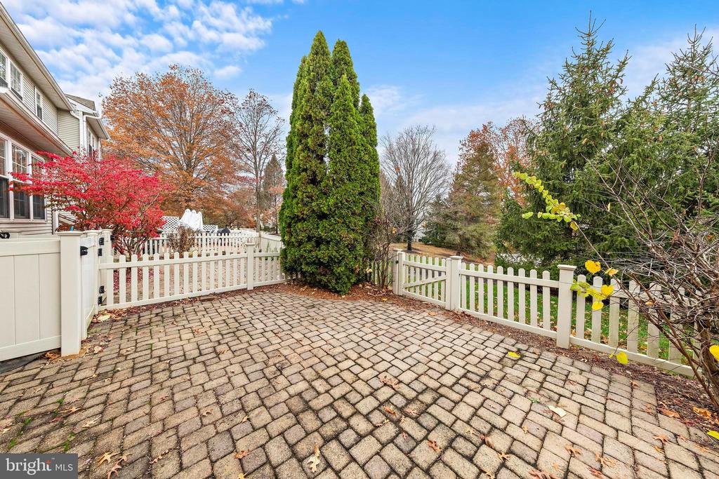 28 STANWYCK COURT