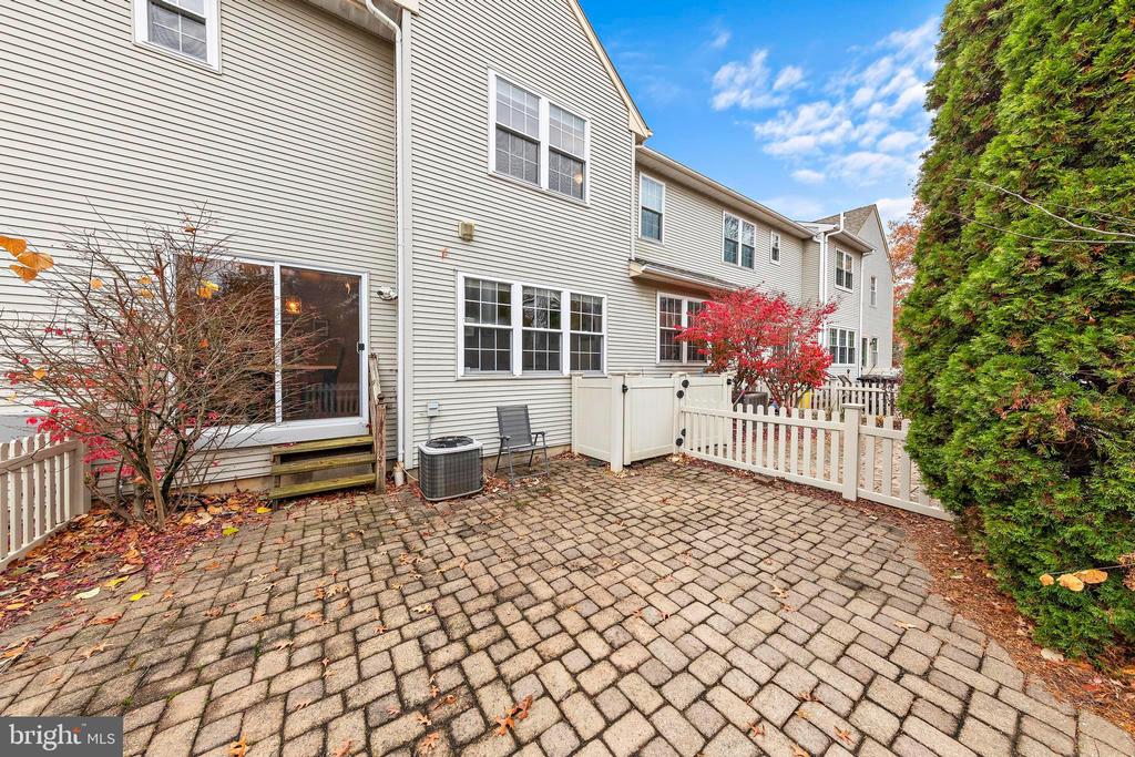 28 STANWYCK COURT