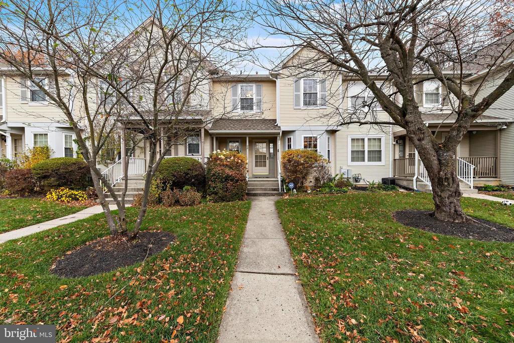 28 STANWYCK COURT