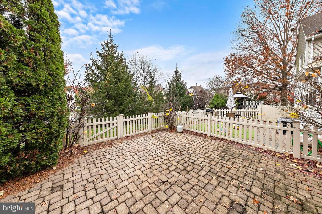 28 STANWYCK COURT