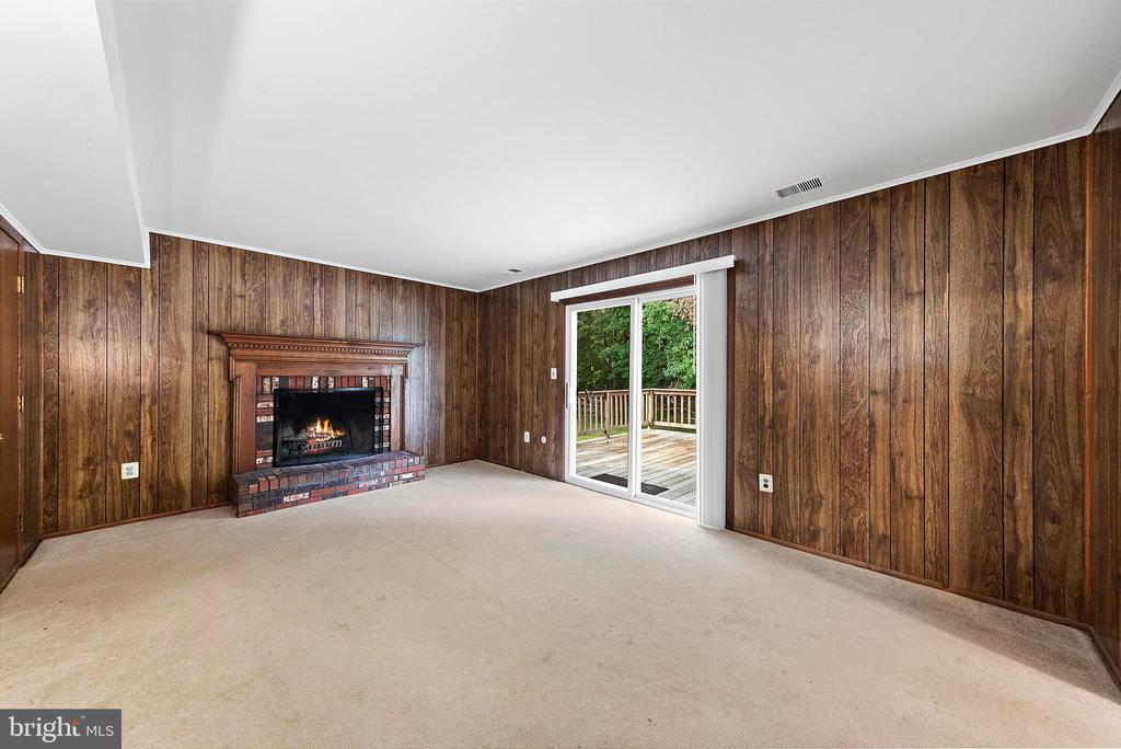 52 COLLEEN CIRCLE