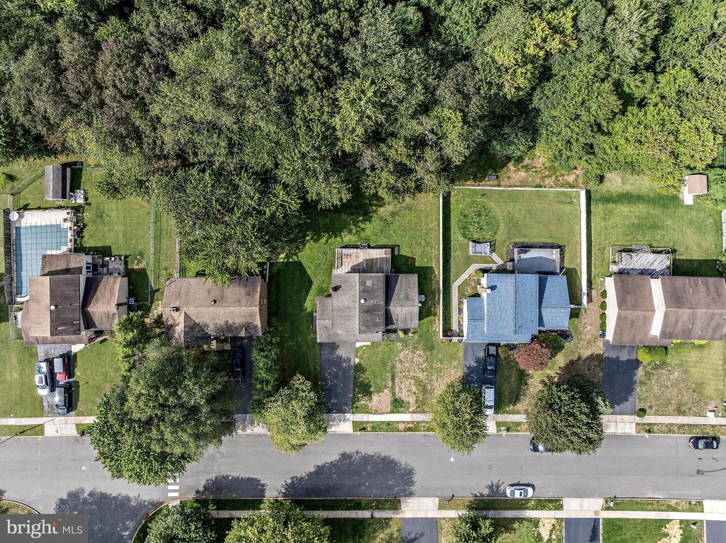 52 COLLEEN CIRCLE