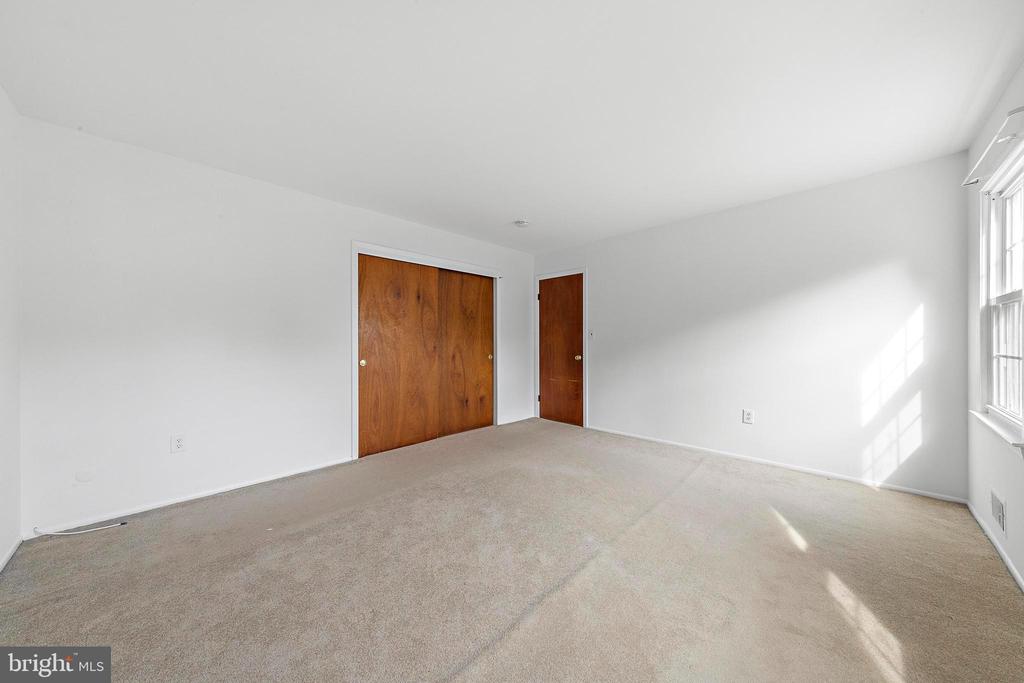 52 COLLEEN CIRCLE