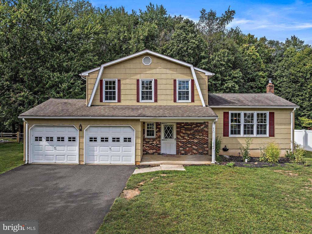 52 COLLEEN CIRCLE