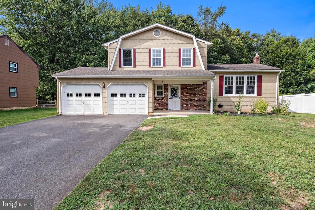 52 COLLEEN CIRCLE