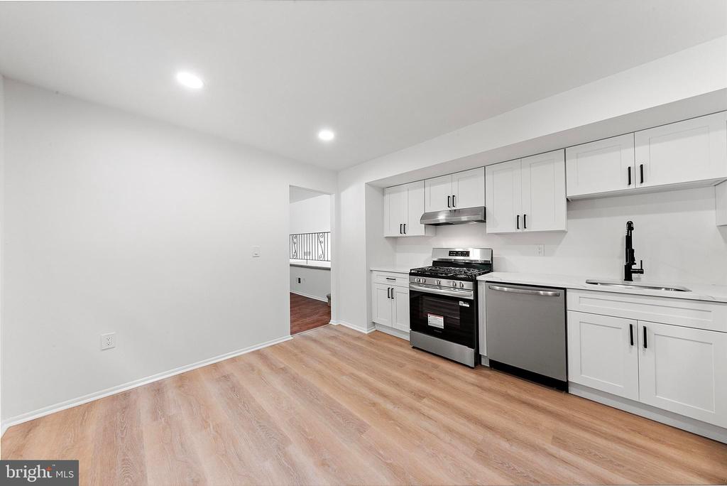 52 COLLEEN CIRCLE