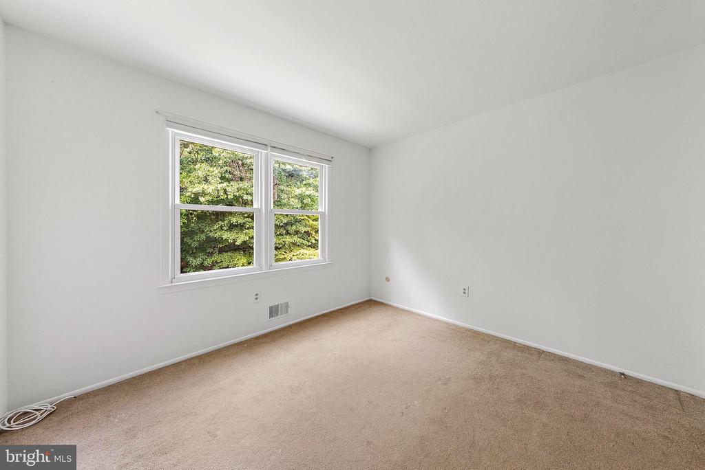 52 COLLEEN CIRCLE