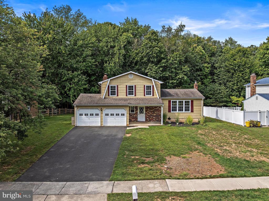 52 COLLEEN CIRCLE