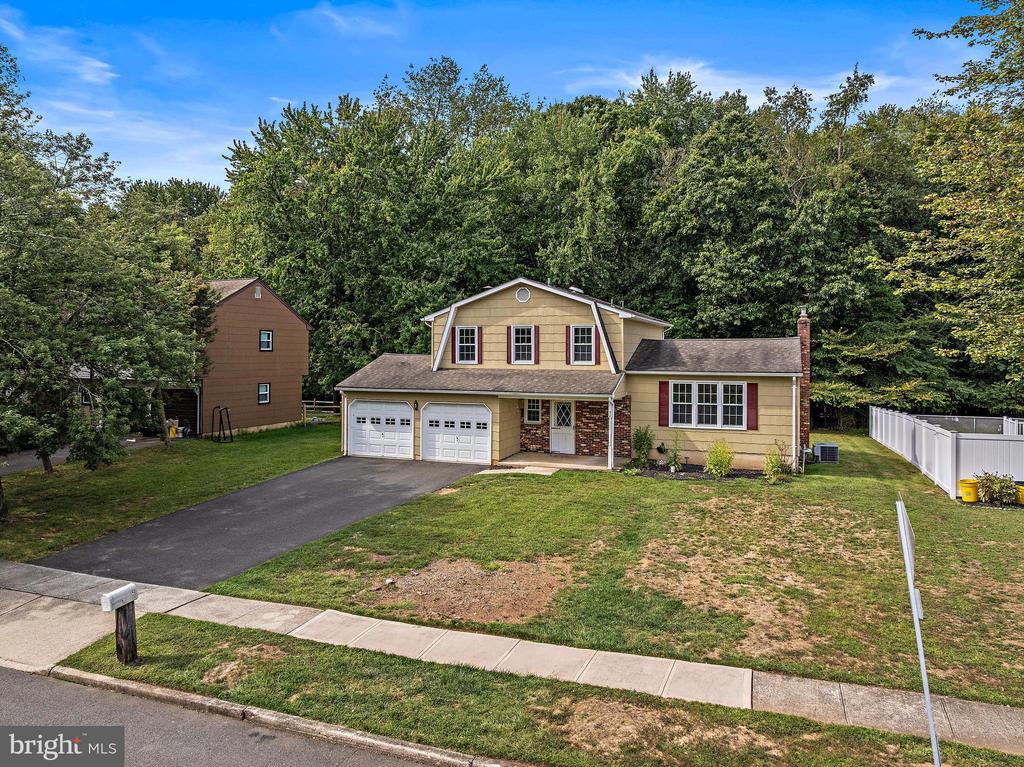 52 COLLEEN CIRCLE