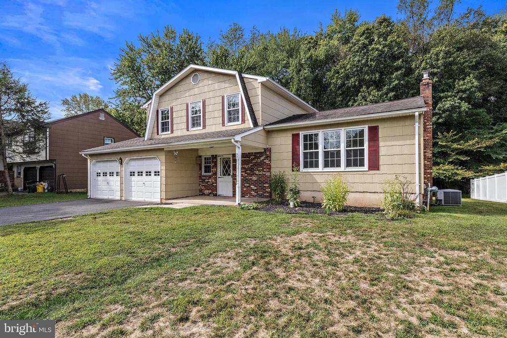 52 COLLEEN CIRCLE